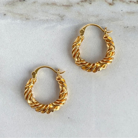 gold hoop earrings cartilage hoop earrings mini hoop earrings textured earrings - Picture 7 of 10